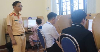 Thi lý thuyết lái xe sẽ dùng 600 câu hỏi mới từ tháng 6 Thi lý thuyết lái xe sẽ dùng 600 câu hỏi mới từ tháng 6