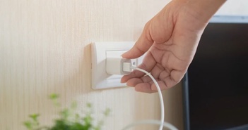 Cắm bộ sạc điện thoại cả ngày vào ổ điện tiêu hao bao nhiêu điện năng? Cắm bộ sạc điện thoại cả ngày vào ổ điện tiêu hao bao nhiêu điện năng?