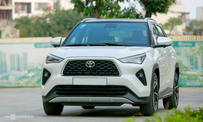 Toyota Việt Nam triệu hồi Yaris Cross HEV nguy cơ bung kính nóc