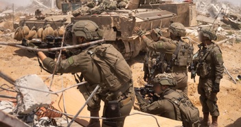 Quân đội Israel sử dụng 'thiết giáp cảm tử' tại Dải Gaza Quân đội Israel sử dụng 'thiết giáp cảm tử' tại Dải Gaza