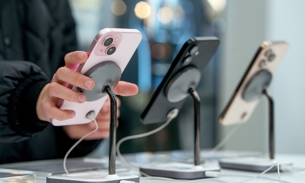 gia iphone co the tang tren pham vi toan cau sau de doa cua tong thong trump hinh anh 1