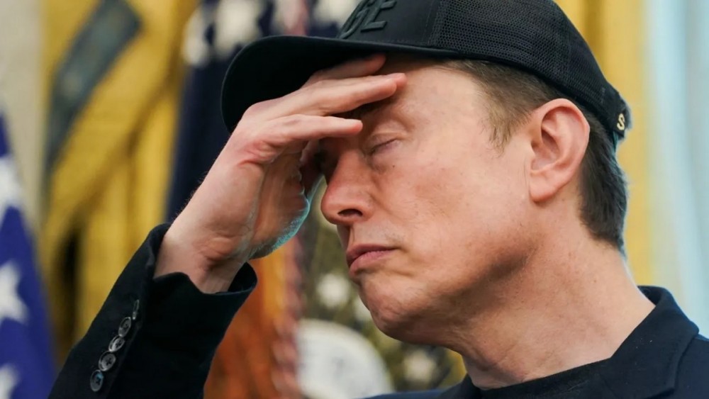 Tesla mất 152 tỷ USD vốn hóa sau cuộc khẩu chiến giữa Musk và Trump