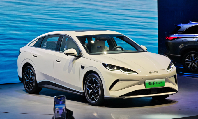 BYD Seal 06 EV - sedan điện giá gần 15.300 USD