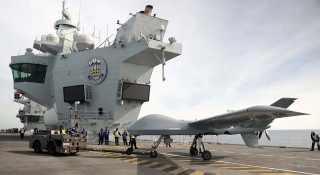 Anh giới thiệu mô hình tàu sân bay lai thông minh với UAV và tên lửa tầm xa