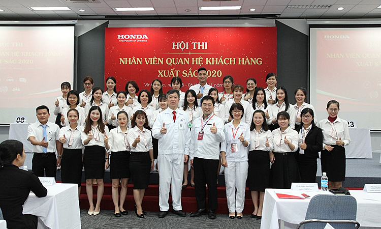 Nhân viên quan hệ khách hàng Honda Việt Nam thi nghiệp vụ