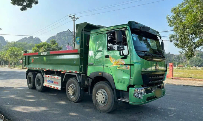 Xe tải Howo 'đắp chiếu' cả tháng vì không được đăng kiểm
