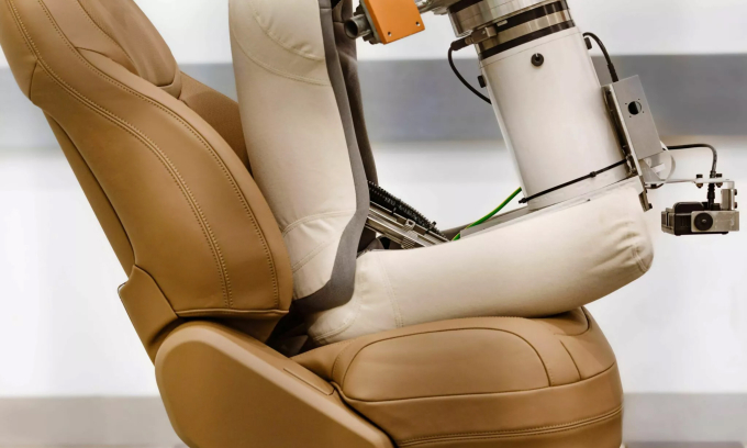 Robot giả mông người trong thử nghiệm ghế xe