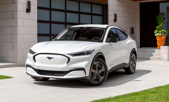 Ford dừng bán xe điện do lỗi khóa cửa