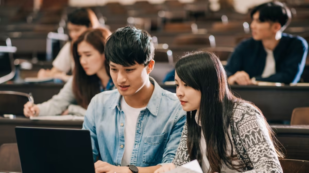 Dùng ChatGPT có thể khiến bộ não “ngốc nghếch hơn”