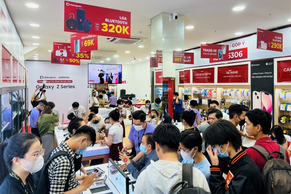Bộ đôi Galaxy Z series mới được bán tại Di Động Việt, với quà tặng hấp dẫn.