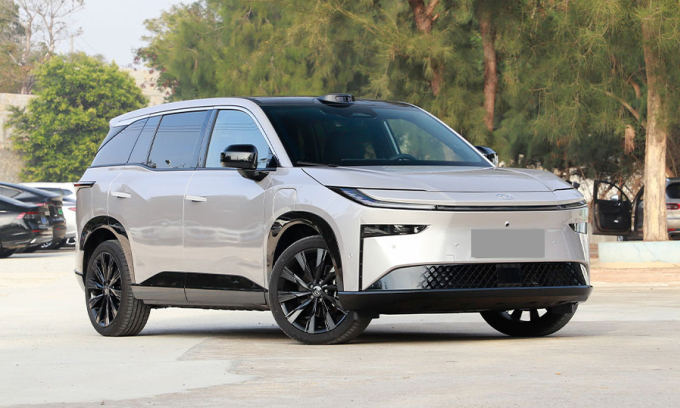 Xe điện Toyota từ Trung Quốc tăng giá gấp ba khi xuất khẩu