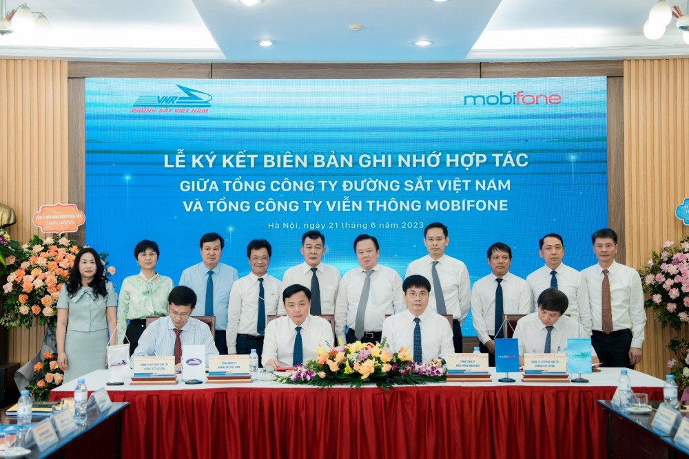 VNR 'bắt tay' MobiFone định hình tương lai số cho ngành đường sắt
