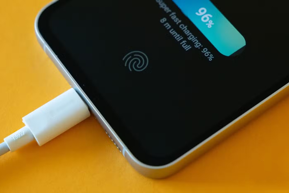 Cáp USB-C tác động đến tốc độ sạc điện thoại như thế nào?