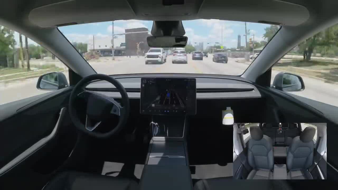 Xe điện Tesla tự chạy từ nhà máy đến nhà khách hàng