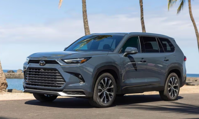 Toyota hoãn sản xuất xe điện, tăng sản lượng SUV chạy xăng