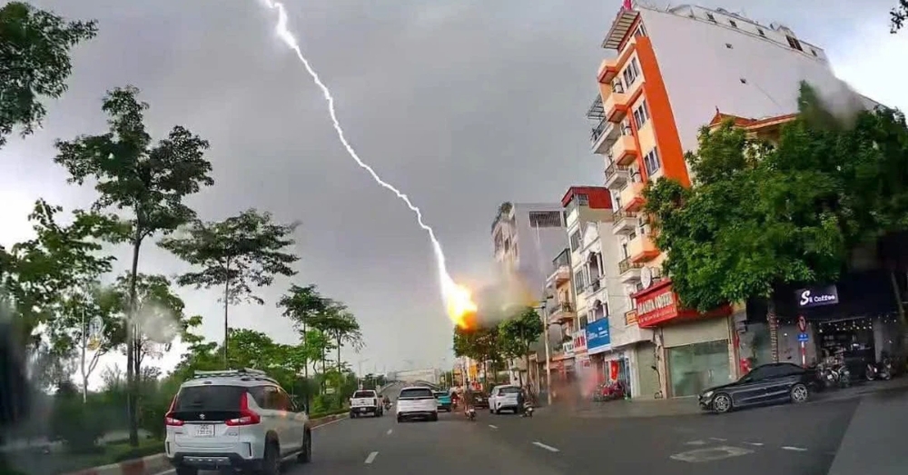 hãy làm ngay điều này để cứu các thiết bị điện tử khi giông sét hình ảnh 1 hay lam ngay dieu nay de cuu cac thiet bi dien tu khi giong set hinh anh 1