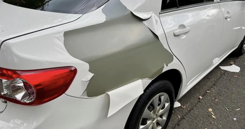 Toyota bị kiện vì xe màu trắng tróc sơn khi phơi nắng Toyota bị kiện vì xe màu trắng tróc sơn khi phơi nắng