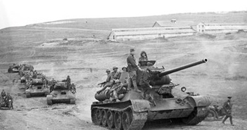 Tại sao T-34 là xe tăng huyền thoại trong Thế chiến II? Tại sao T-34 là xe tăng huyền thoại trong Thế chiến II?