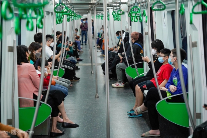 Người dân ưu tiên phương tiện công cộng khi Hà Nội cấm xe máy xăng