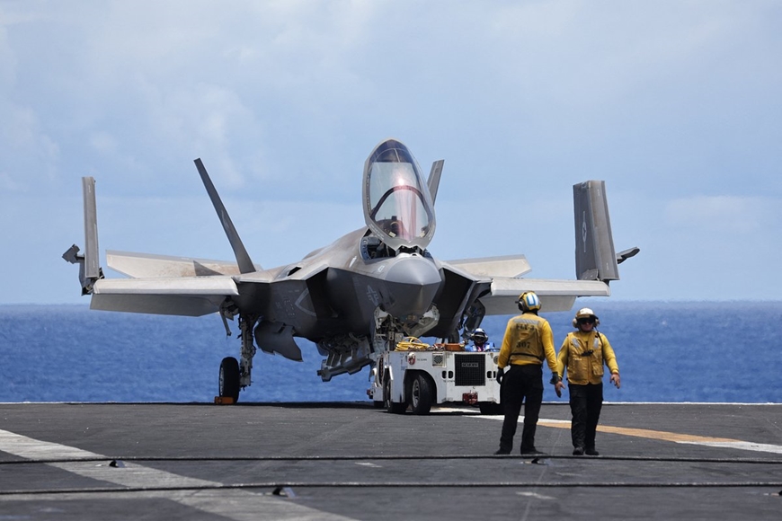 Su-57 vs F-35: Ai sẽ làm chủ bầu trời?