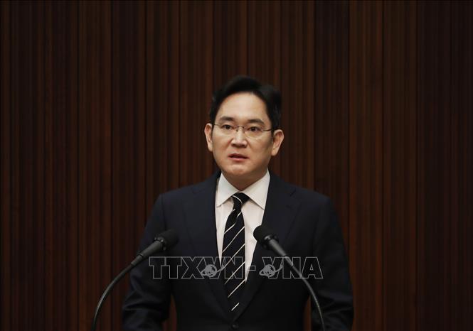Người thừa kế tập đoàn Samsung và Chủ tịch tập đoàn Lotte được đặc xá