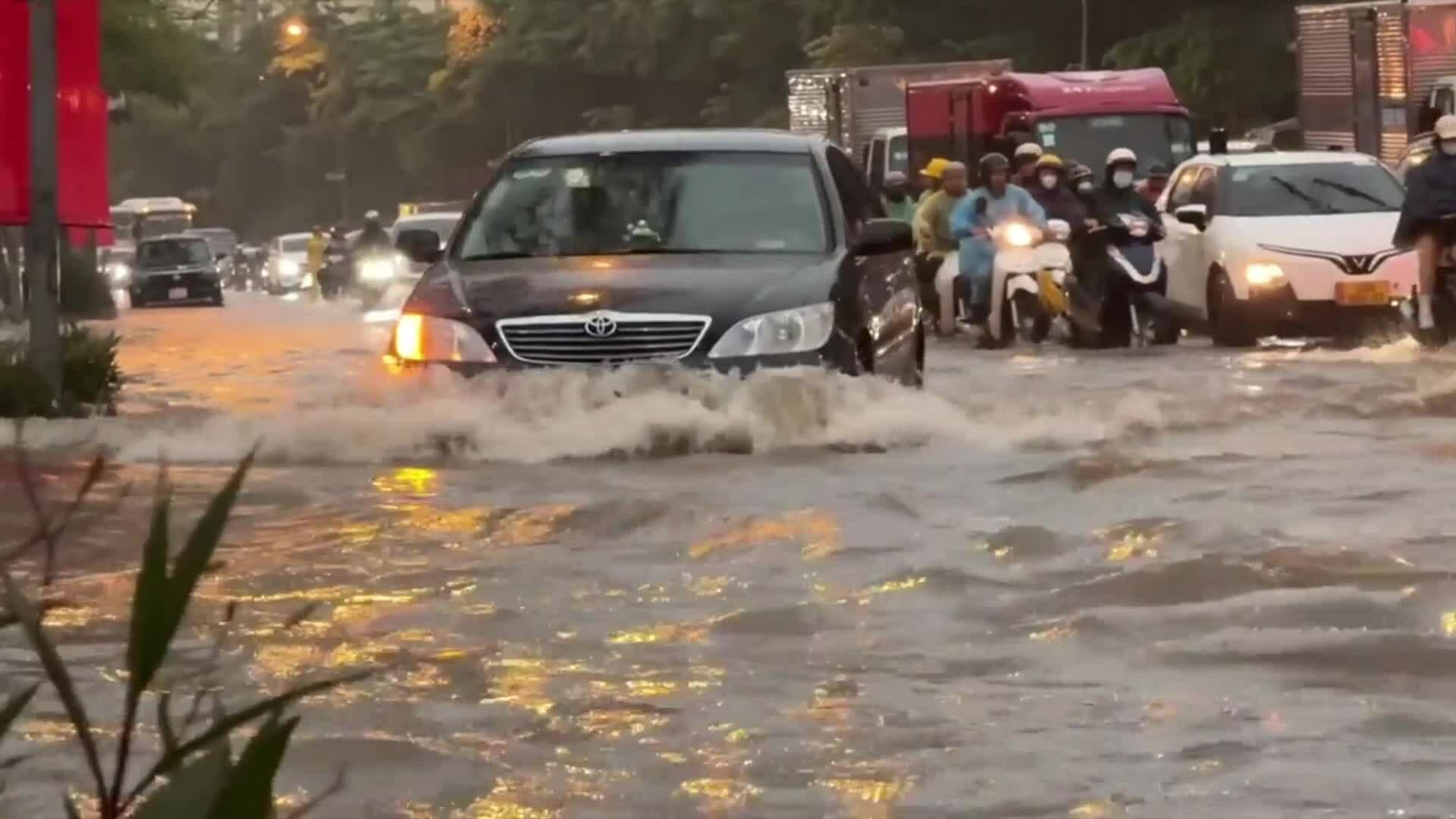 Những bộ phận cần kiểm tra trên ôtô sau khi lội nước trong bão lũ