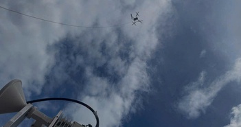 Drone có thể tạo vùng phủ sóng bán kính 6 km, phục vụ công tác cứu hộ, cứu nạn Drone có thể tạo vùng phủ sóng bán kính 6 km, phục vụ công tác cứu hộ, cứu nạn