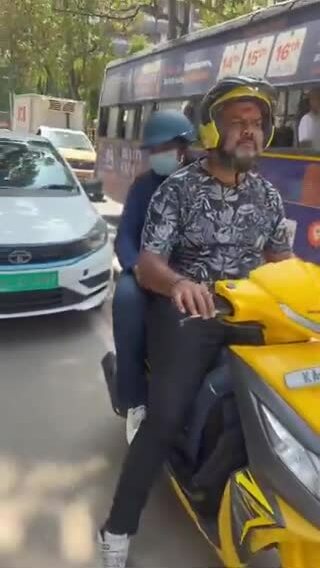 Người Ấn Độ bất lực vì lỗi chạy xe ngược chiều