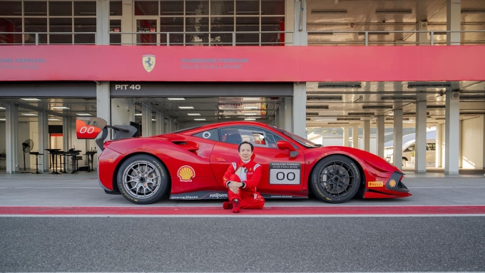 Một ngày làm tay đua xe Ferrari