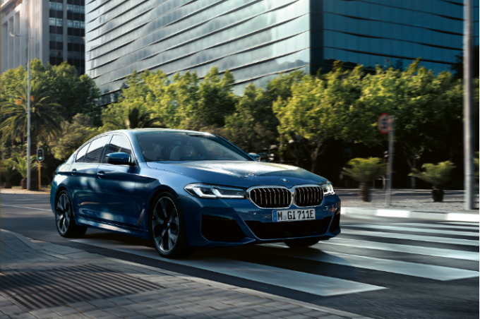 Xe BMW nhập khẩu nhận ưu đãi 700 triệu đồng