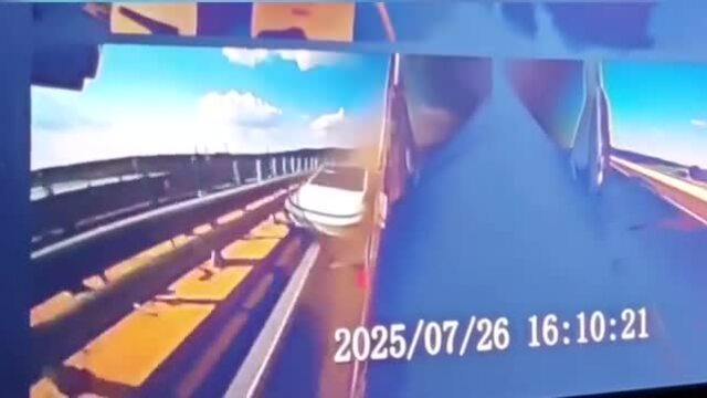 Cặp đôi kết hôn sau khi thoát chết khó tin trong tai nạn ôtô