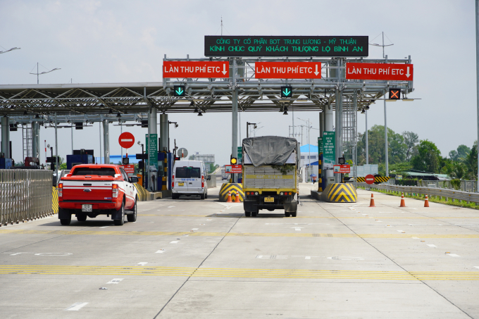 Ôtô không được qua trạm thu phí từ 1/10 nếu chưa chuyển sang tài khoản giao thông