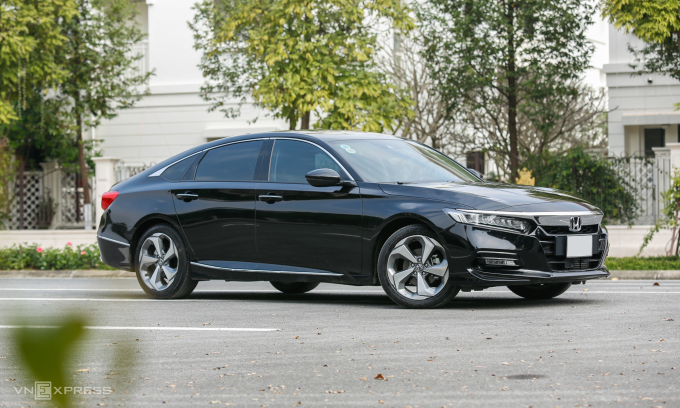 Doanh số sedan cỡ D tháng 7 - Accord tăng, Camry giảm