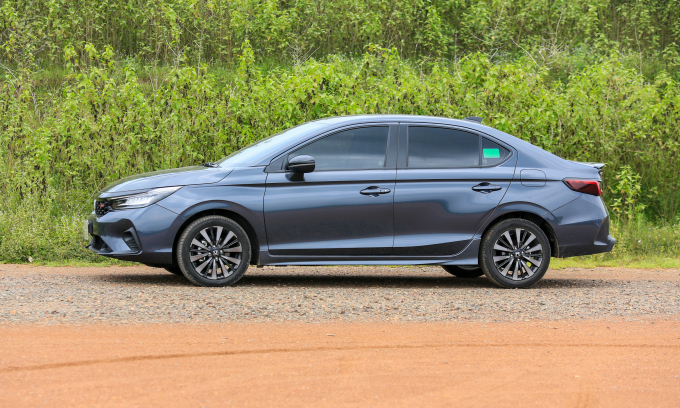 Sedan cỡ B tháng 7: City vượt Accent, 'phả hơi nóng' lên Vios