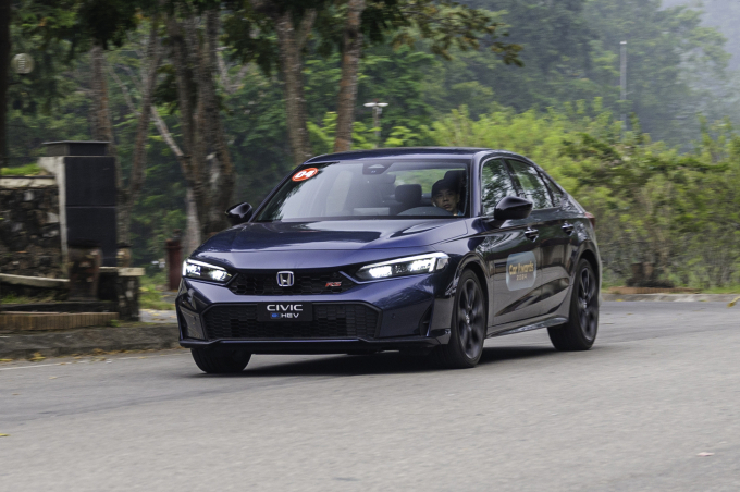 Doanh số sedan cỡ C dần khởi sắc, vẫn kém xa cùng kỳ 2024