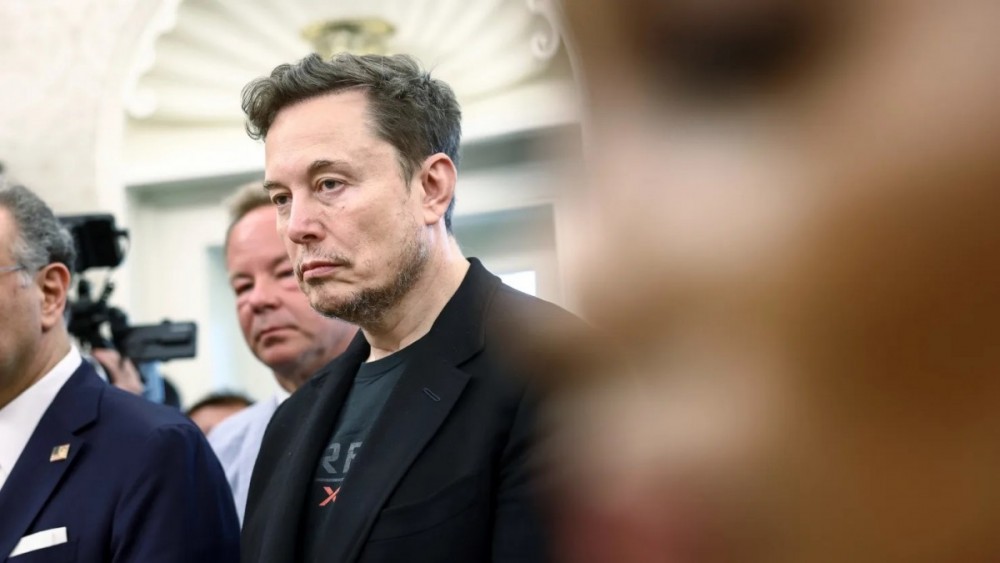 Elon Musk đối mặt với vụ kiện liên quan đến chương trình tặng thưởng trị giá 1 triệu USD