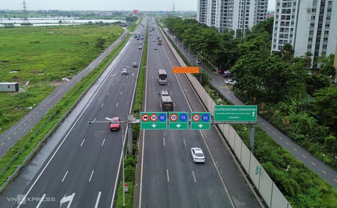 Chạy chậm trên cao tốc gây nguy hiểm như chạy nhanh