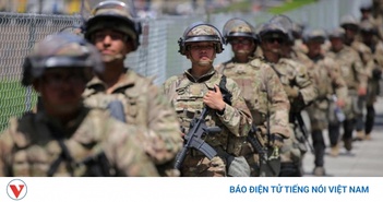 Những vũ khí Vệ binh Quốc gia Mỹ được mang theo khi tuần tra Washington Những vũ khí Vệ binh Quốc gia Mỹ được mang theo khi tuần tra Washington