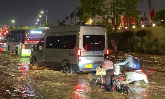 Ngập lối vào KĐT Vinsmart city: 4 ngày nay tôi chưa về nhà