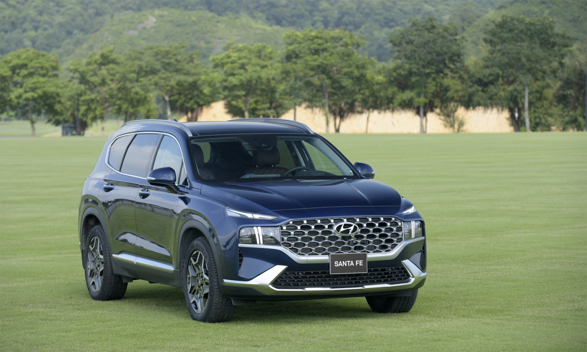Gia đình 4 người mua Mazda CX-5 hay Hyundai Santa Fe?