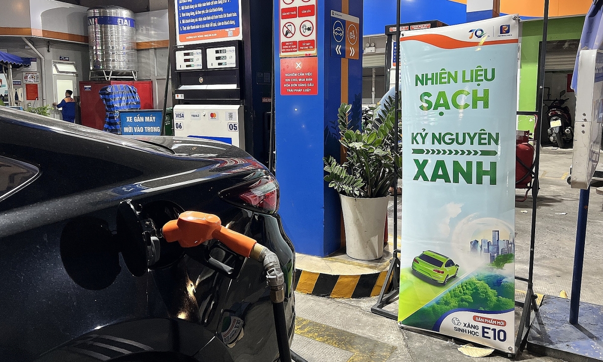 Rủi ro khi xe đổ xăng E10 để lâu không chạy