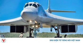 “Thiên nga trắng” Tu-160 của Nga tái xuất đáng gờm “Thiên nga trắng” Tu-160 của Nga tái xuất đáng gờm