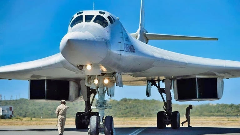thiên nga trắng tu-160 của nga tái xuất đáng gờm hình ảnh 1 thien nga trang tu-160 cua nga tai xuat dang gom hinh anh 1