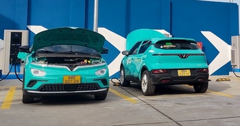 Mở nắp ca-pô để 'mát máy thoáng pin': lợi bất cập hại Mở nắp ca-pô để 'mát máy thoáng pin': lợi bất cập hại