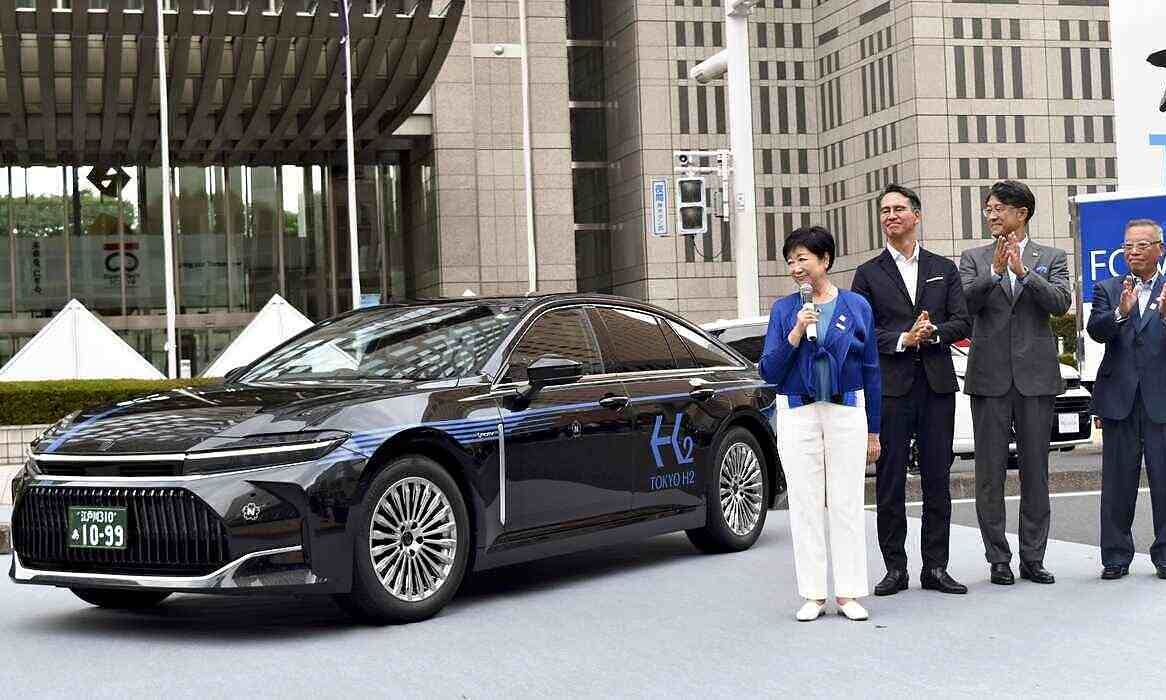 Taxi chạy hydro bắt đầu hoạt động tại Tokyo