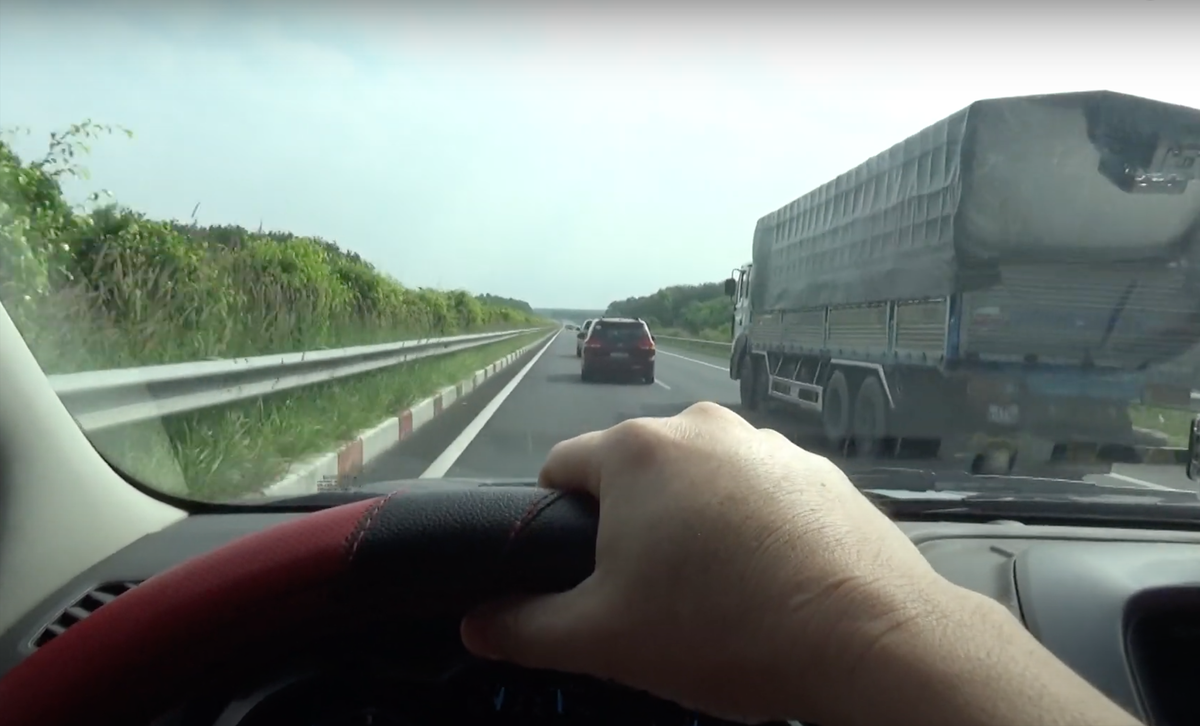 'Lái xe trên cao tốc với tôi như một cuộc chiến'