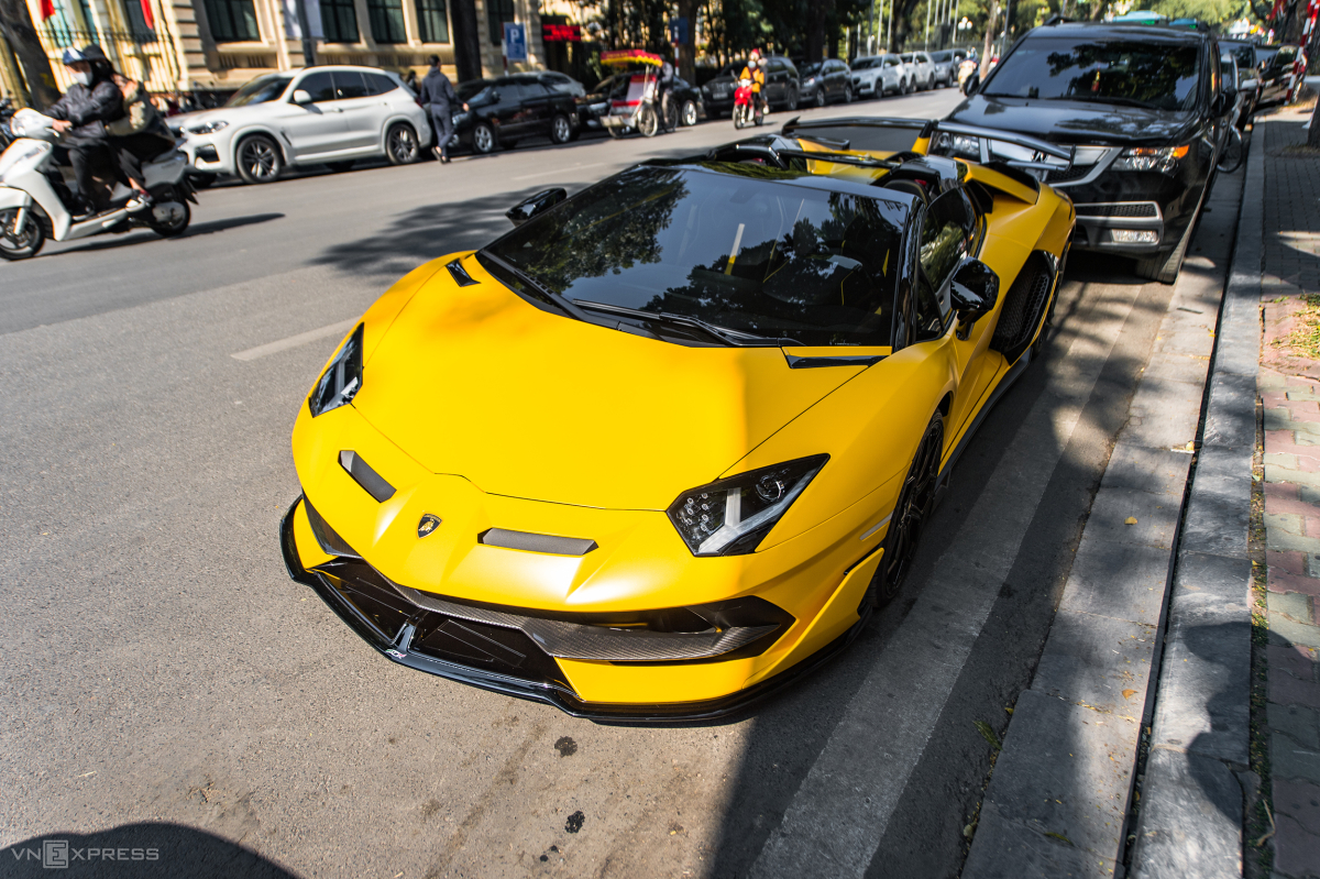 'Siêu bò' hàng hiếm Lamborghini Aventador SVJ Roadster về Việt Nam