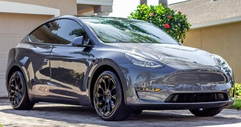 Xe Tesla khiến nhiều bố mẹ phải đập kính cứu con Xe Tesla khiến nhiều bố mẹ phải đập kính cứu con