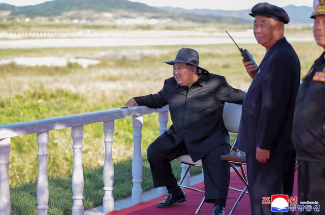 Ông Kim Jong-un yêu cầu dùng AI tăng sức mạnh cho UAV tự sát