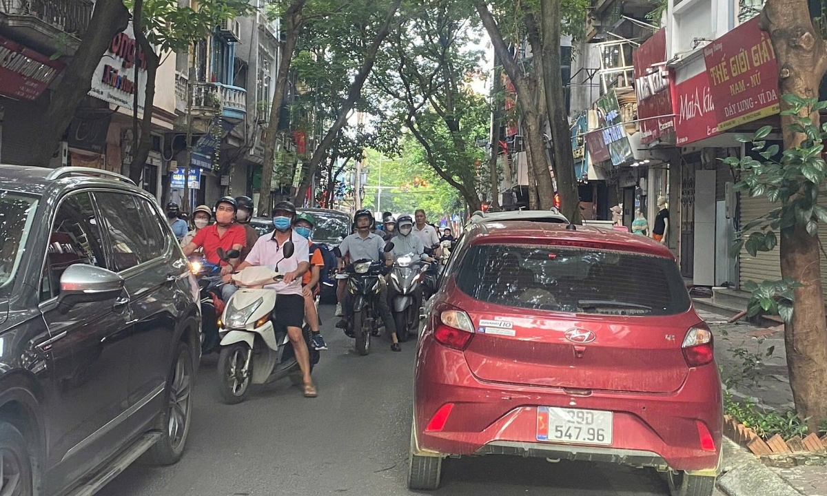 Đỗ xe gây ùn tắc bị phạt thế nào?